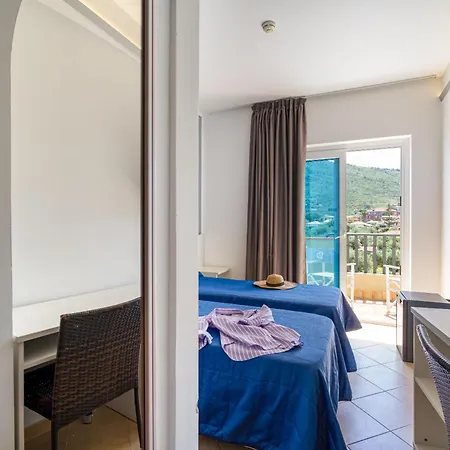 Carlton Riviera Szálloda