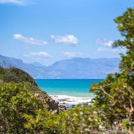 Carlton Riviera Szálloda