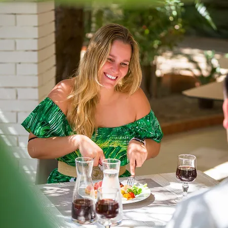 Szálloda Carlton Riviera 4*