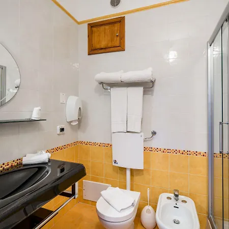Carlton Riviera Готель Чефалу